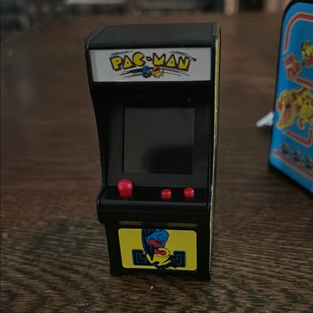 Mini Pac-Man Keychain Arcade Console - Picture 3 of 9